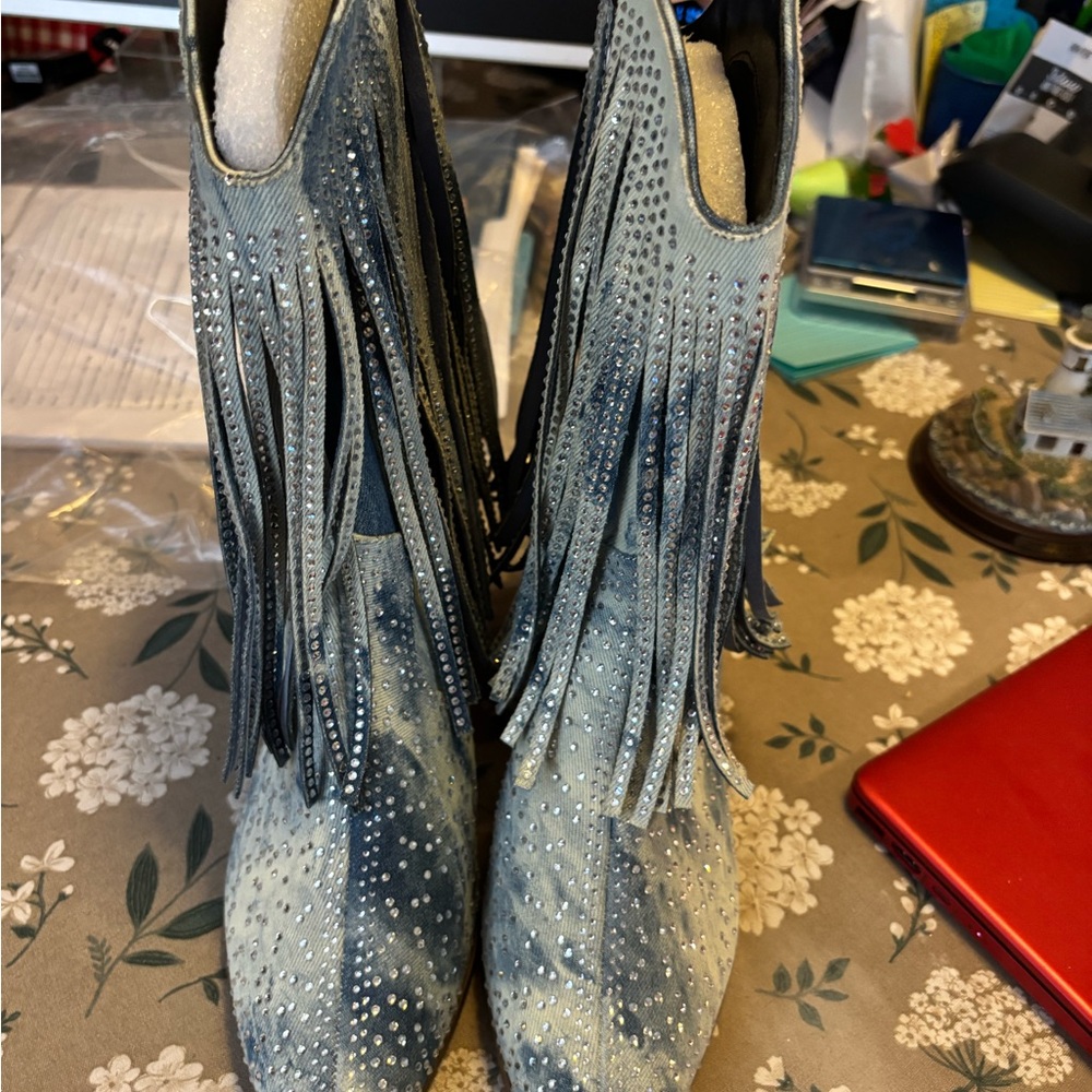 Beautiful Blue Jean Fringe with Sparkles Boots. New condition. Size 11 Wide. - Picture 3 of 11